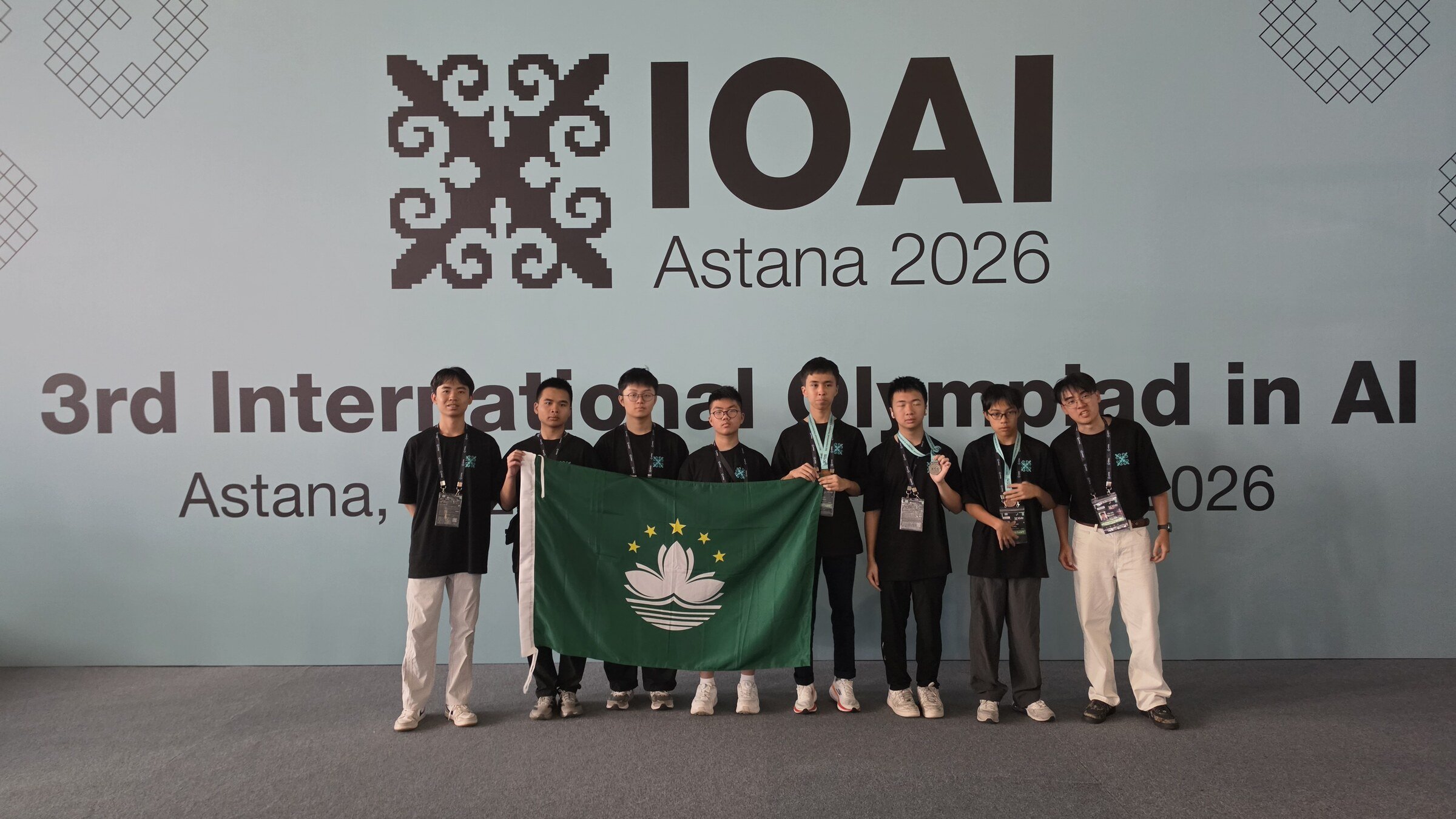 澳門代表隊成員於 IOAI 2026 閉幕禮合照。